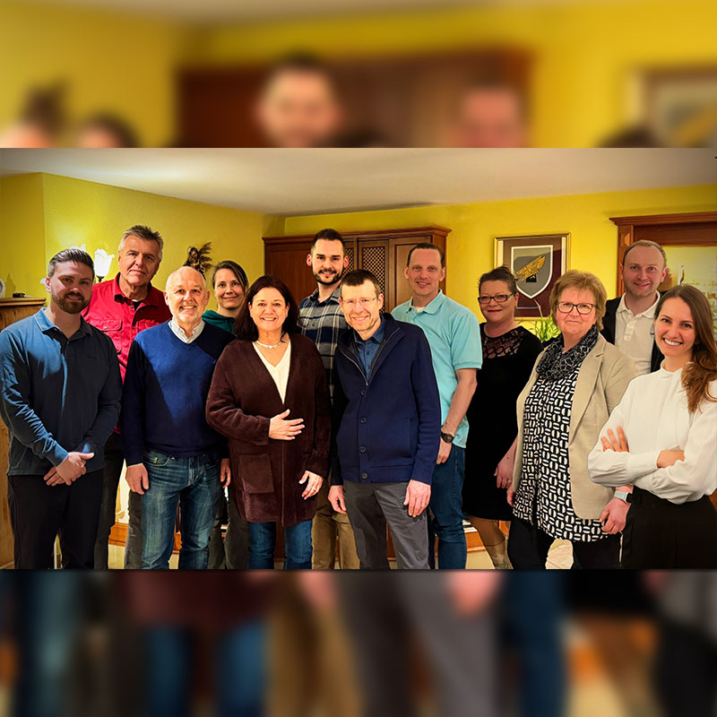 Bild zeigt (v.l.n.r.): Gemeinderat Tobias Neidhardt (Festspielpate 2025/26), Herbert Baumgart (Beisitz), Wolfgang Bosch (Beisitz), Christiane Preiß (Schrift- & Protokollführung), Beate Bosch (Beisitz), Julian Baiker (stellvertretender Vorsitz), Dr. Christof Metzler (Vorsitz), Torsten Hoffmann (künstlerischer Leiter), Caroline Wocher (Beisitz), Carmen Essigbeck (Finanzvorsitz), Steffen Essigbeck (Intendanz), Jasmin Schell (Beisitz)