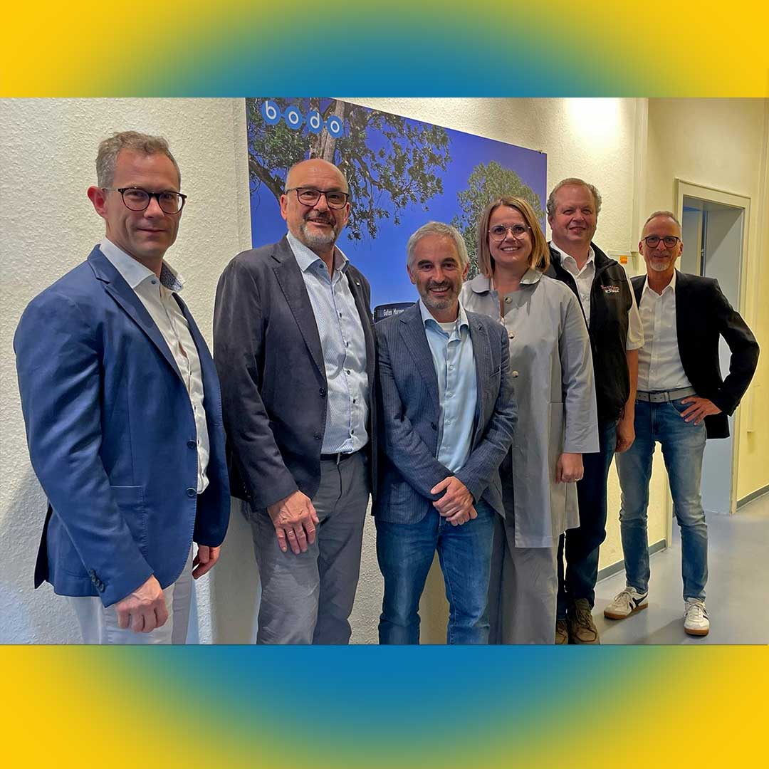 Den Beitritt zum Verkehrsverbund bodo unterzeichneten (von links): Fabian Amini (für Arverio Bayern), Dr. Andreas Thiel-Böhm (für VBS Verkehrsbetriebe Schussental), Bernd Hasenfratz (für den Verkehrsverbund), Magdalena Linnig (für Stadtwerke Überlingen), Klaus Burkhard (für Burkhard e.K.) und Frank Preikschat (für DB Regio).