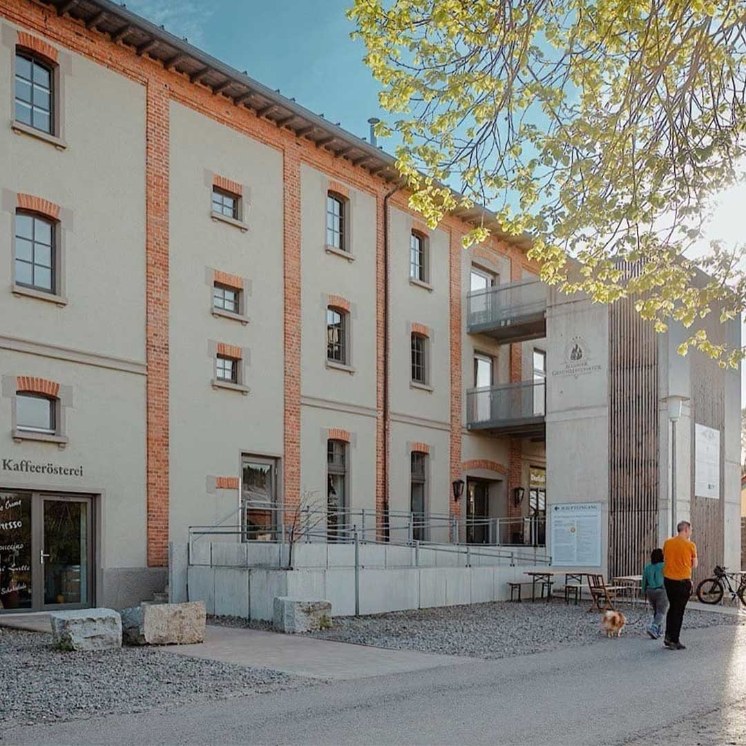 Aussenansicht der Allgäuer Genussmanufaktur in Urlau