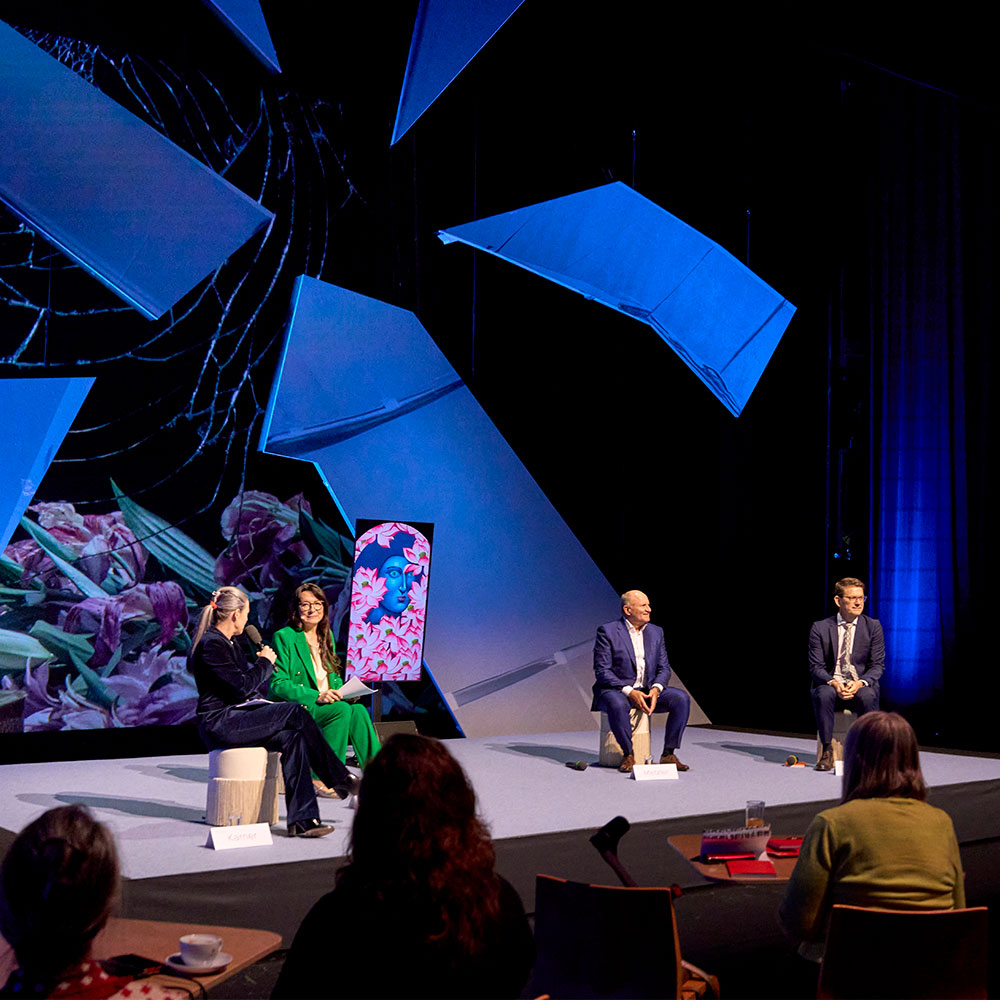 v.l.n.r.: Babette Karner (Pressesprecherin), Lilli Paasikivi (Intendantin), Hans-Peter Metzler (Präsident), Michael Diem (kaufmännischer Direktor)
